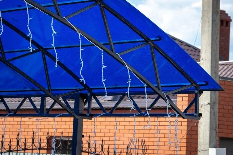 Cobertura de garagem metálica com telha trapezoidal