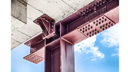 Ligação de estrutura metálica com parafuso e solda