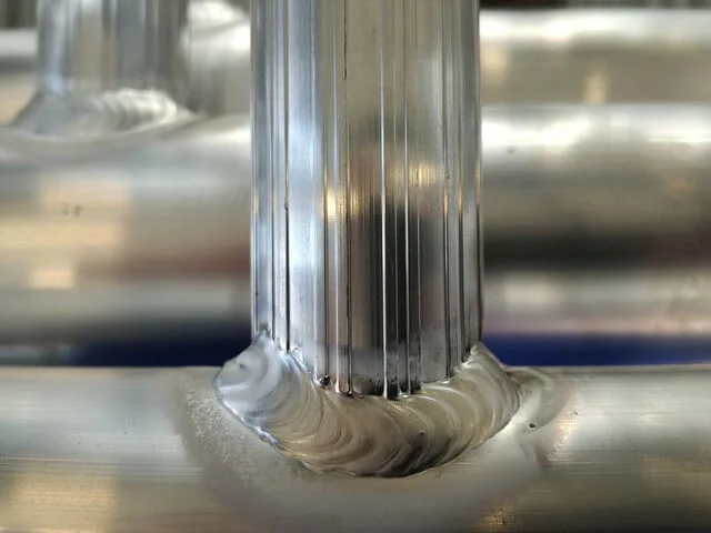 Processo de soldagem em estrutura metálica